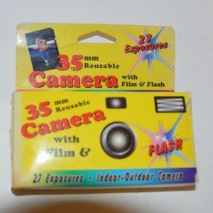 35 mm disposable/reusable camera